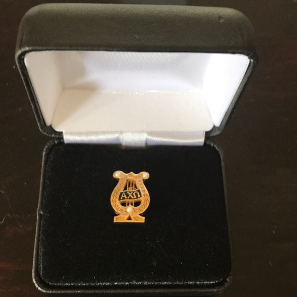 Axo pin